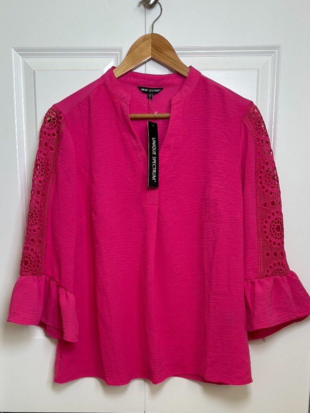 Unique Spectrum Pink Blouse sz Small V-Neck Crochet Flounce 3/4 Sleeves Relaxed
